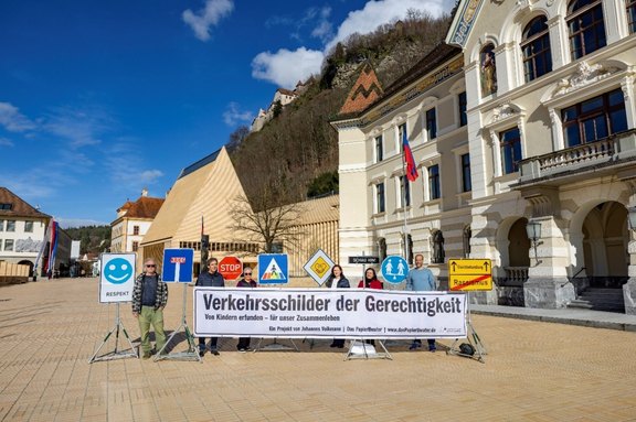 Gruppenbild Verkehrsschilder